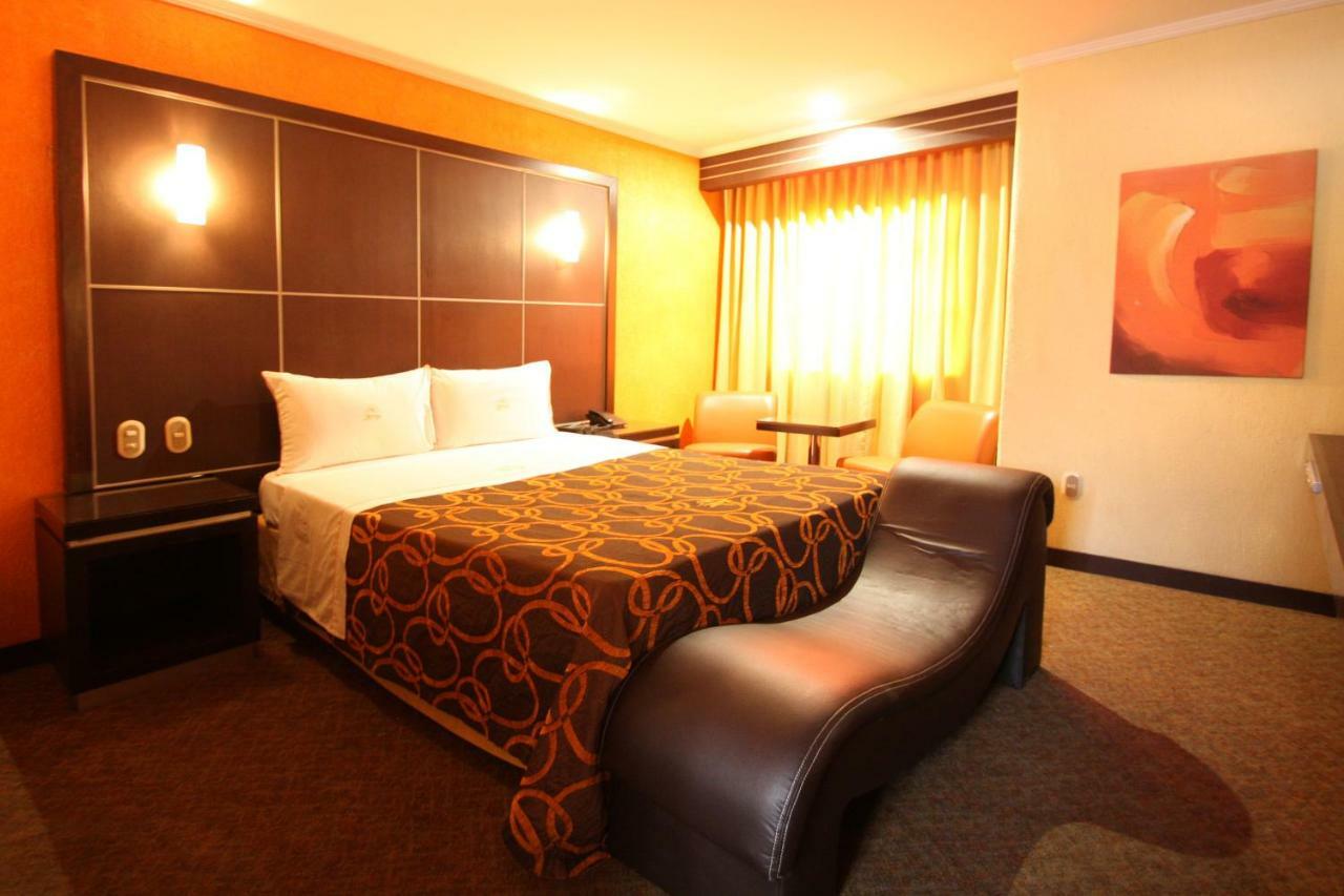 Motel Mirage Гуадалахара Екстериор снимка