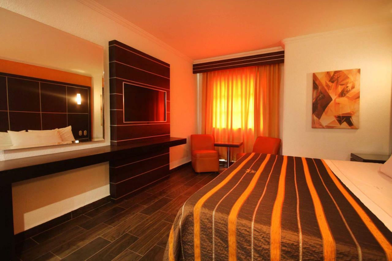 Motel Mirage Гуадалахара Екстериор снимка