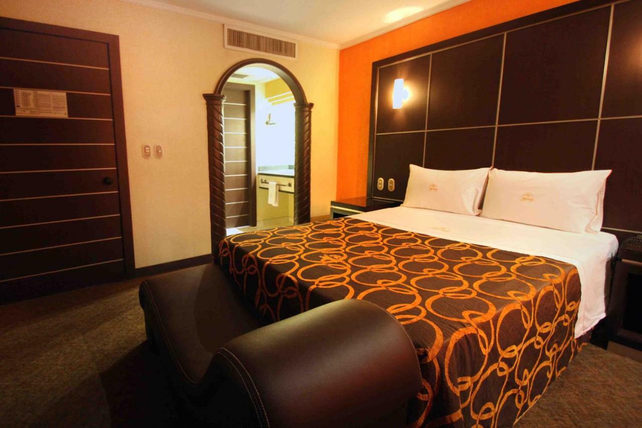 Motel Mirage Гуадалахара Екстериор снимка