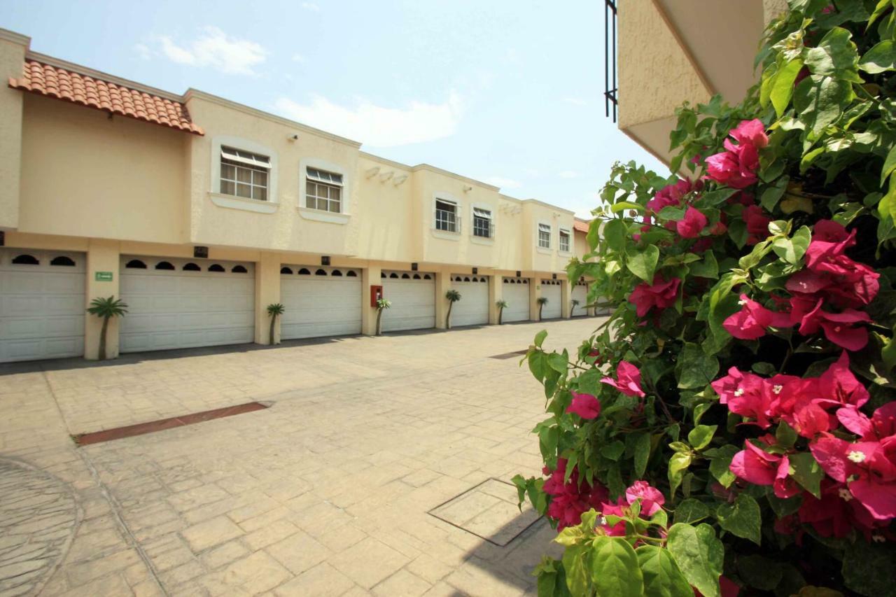Motel Mirage Гуадалахара Екстериор снимка